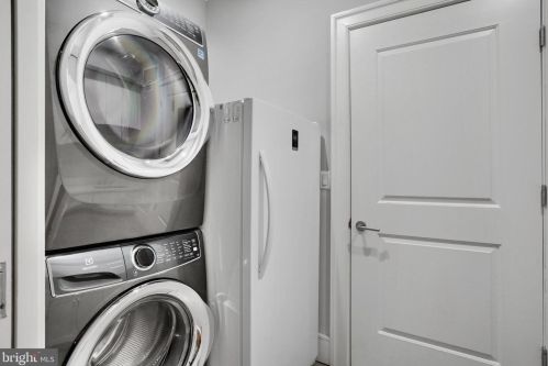 420 3rd St, Washington DC  20003-1930 exterior