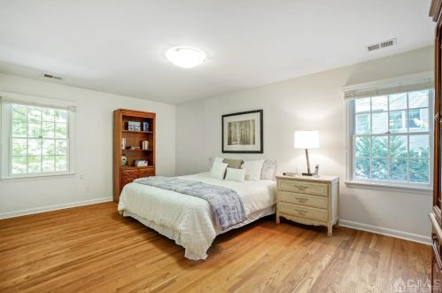 29 Clive Hills Rd, Edison NJ 08820-3657 exterior