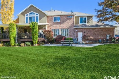 10664 Trailridge Cir, Sandy UT 84092-4758 exterior