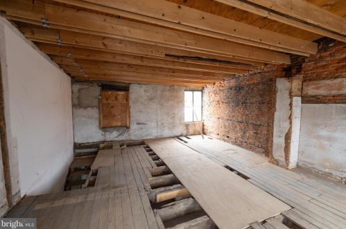 2320 2nd St, Philadelphia PA 19133-3303 exterior