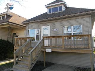 6132 Kilbourn Ave, Chicago IL  60646-5020 exterior