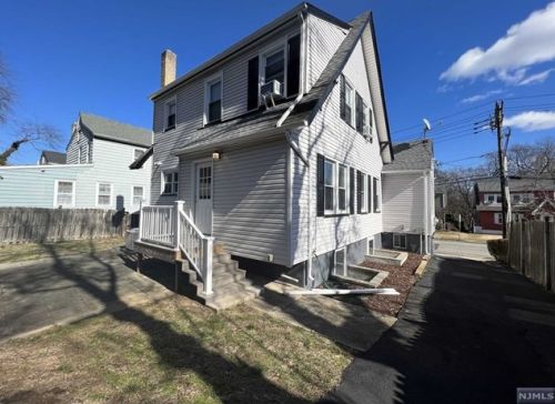 683 Ctr Ave, River Edge NJ 07661-2409 exterior