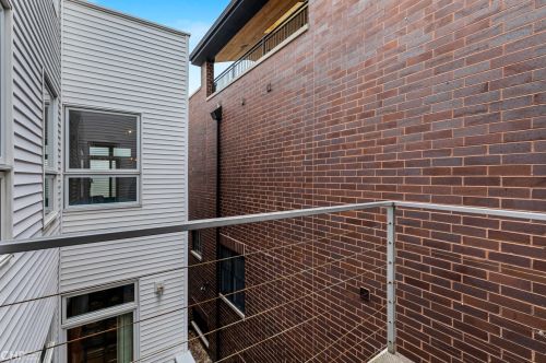 1506 Wolfram St, Chicago IL 60657-4017 exterior