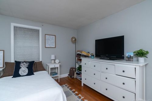 494 Main St, Hartford CT 06109-1818 exterior