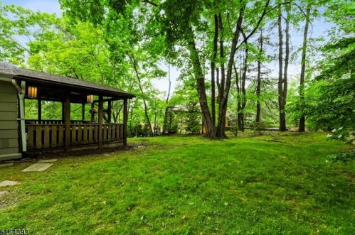 14 Lewis Dr, Maplewood NJ 07040-1005 exterior