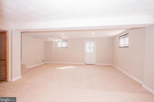 9615 New Hampshire Ave, Silver Spring MD 20905-3918 exterior