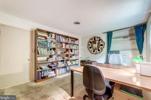 5217 Mitchell St, Alexandria VA 22312-2124 exterior