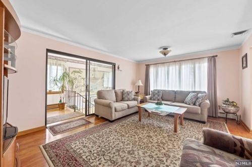 29 Webb Pl, Hasbrouck Heights NJ exterior