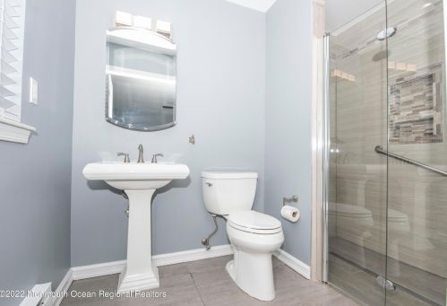 1 Gladstone Ave, Lakehurst NJ 08759-6626 exterior