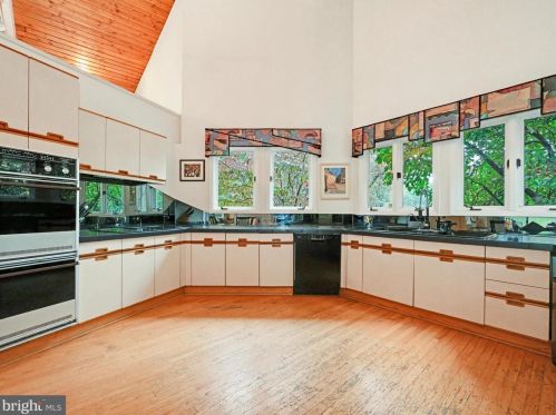 2253 Deerfield Dr, Media PA 19063-1833 exterior