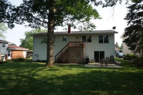 2008 Arthur Dr, Waukegan IL 60087-1450 exterior