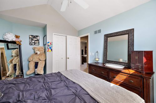 1039 Bloomview Cir, Rochester MI 48307-1728 exterior