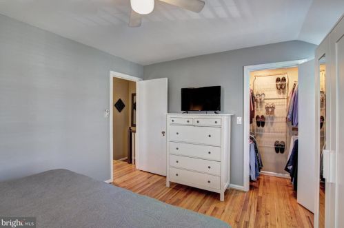 5947 Monticello Rd, Alexandria VA 22303-2218 exterior