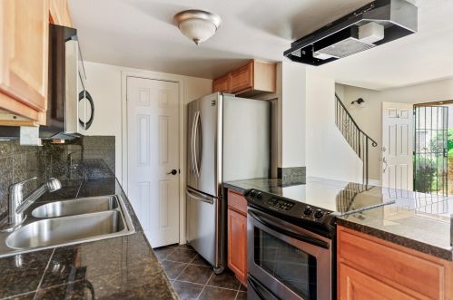 8811 12 Pl, Phoenix AZ 85014-5106 exterior