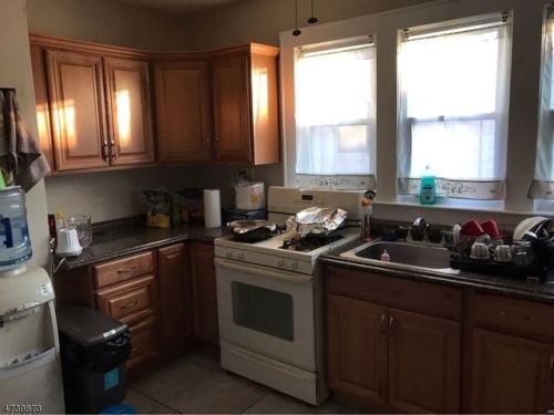 27 Elizabeth Pl, Paterson, NJ 07512-2605