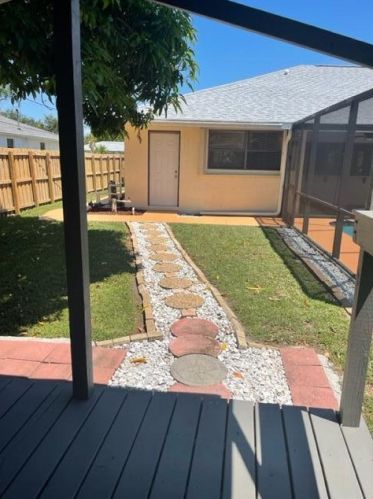 561 Sunnybrook Ter, Fort Pierce FL 34983-2669 exterior