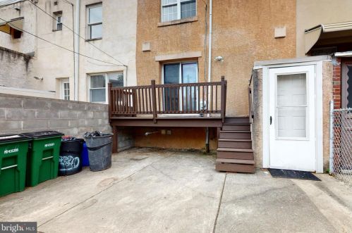 2720 10th St, Philadelphia PA 19133-1511 exterior