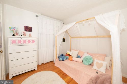 2367 Vly Rd, Huntingdon Valley PA 19006-6007 exterior