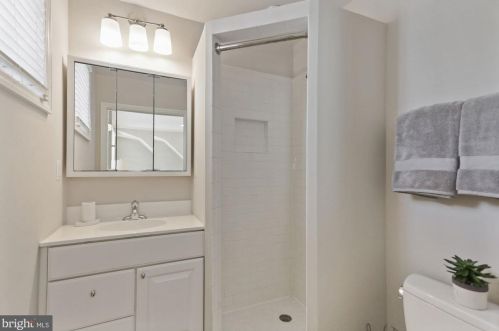 121 6 St, Washington DC 20002-2215 exterior