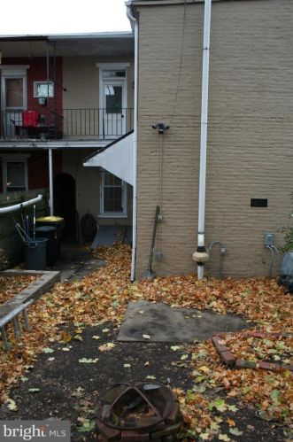 348 James St, Lancaster PA 17603-2831 exterior