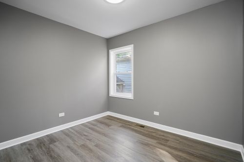 10219 Bensley Ave, Chicago IL 60617-6128 exterior