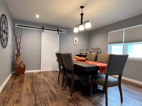 4 Crescent Rd, Edison NJ  08817-4125 exterior