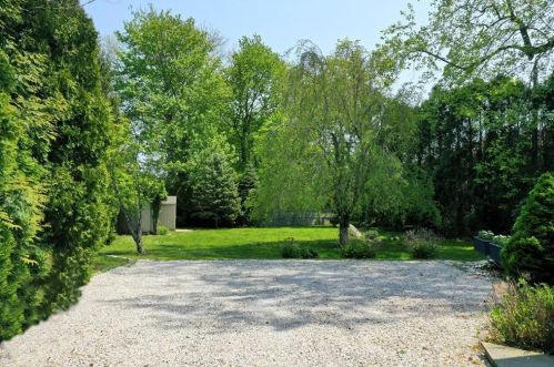 162 Rhode Is Ave, Middletown RI 02840-2761 exterior