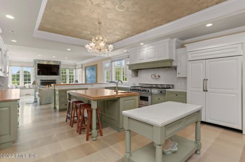 59 Mooreland Rd, Greenwich CT 06831-2645 exterior