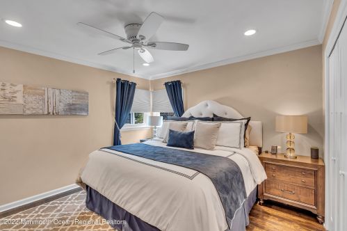 35 Arno St, Oakhurst NJ 07755-1002 exterior