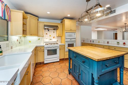 5925 Mina Vis, Tucson AZ 85718-4128 exterior