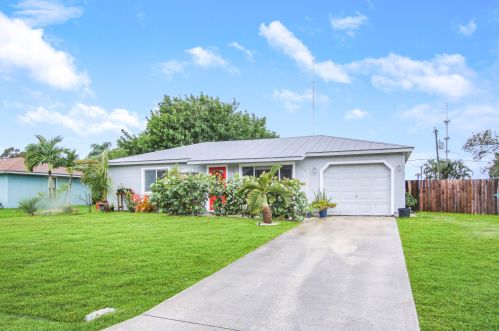 2130 Lucca St, Fort Pierce, FL 34952-6822