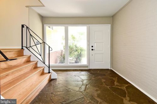 2879 Glenora Ln, Rockville MD 20850-3055 exterior