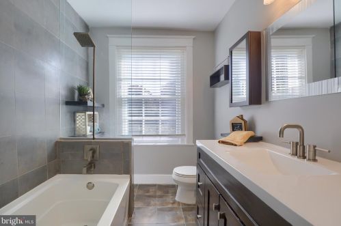 1297 Wheatland Ave, Lancaster PA 17603-4520 exterior