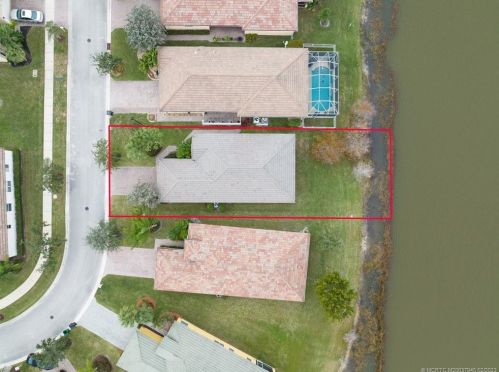 9956 Chadwick Dr, Fort Pierce FL 34987-2418 exterior