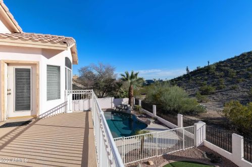 2737 Amberwood Dr, Phoenix AZ 85045-4208 exterior