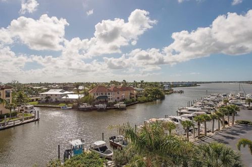 805 River Point Dr, Naples FL 34102-3476 exterior