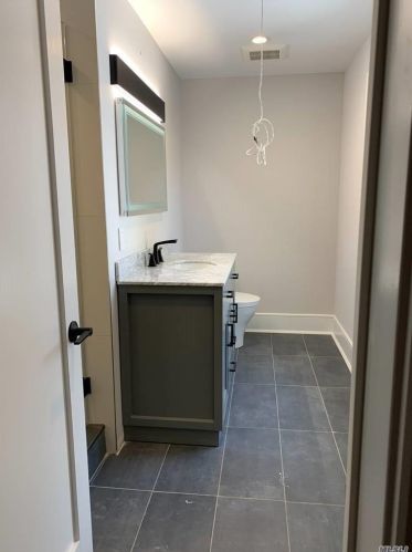 4 Capel Dr, Huntington Station NY 11746-5803 exterior