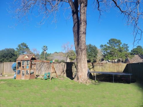 5222 Vlg Spg Dr, Humble TX 77339-7602 exterior