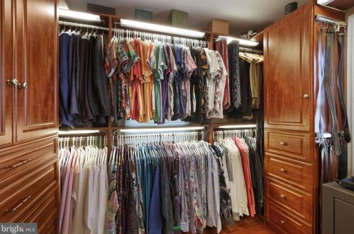 320 Patrick St, Alexandria VA  22314-2443 exterior