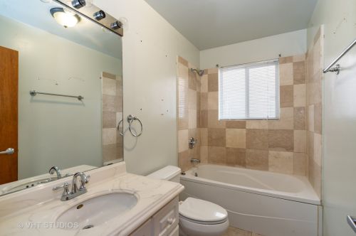 5318 Bloomingdale Ave, Chicago IL 60639-3857 exterior