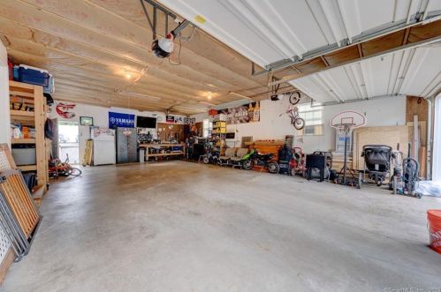 30 Cora St, Enfield CT 06082-5120 exterior