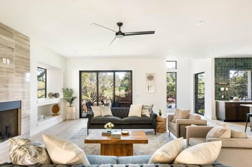 8512 Appalachian Dr, Austin TX 78759-7930 exterior