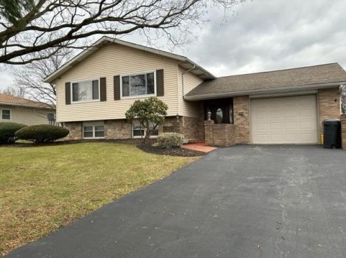 1154 Sunrise Ln, Slatington, PA 18080-1240