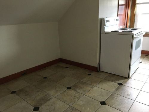 56 Middleton Ave, Middletown RI 02840-3657 exterior