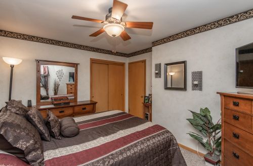 6957 Verona Ct, Milwaukee WI 53227-4429 exterior