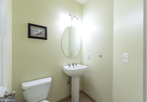 206 Admirals Way, Philadelphia PA 19146-5213 exterior