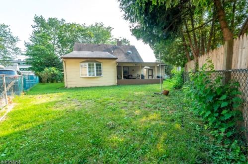 1036 Richard Blvd, Rahway NJ 07065-1937 exterior