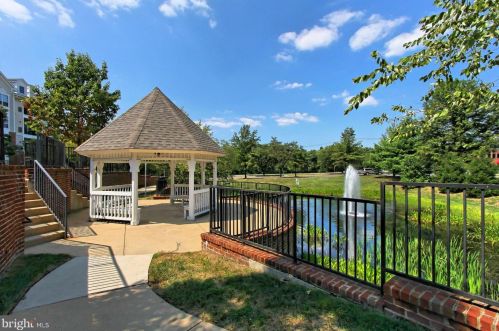 4852 Eisenhower Ave, Alexandria VA  22304-4885 exterior