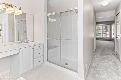 1050 Pointe Pl Blvd, Rochester MI 48307-1794 exterior