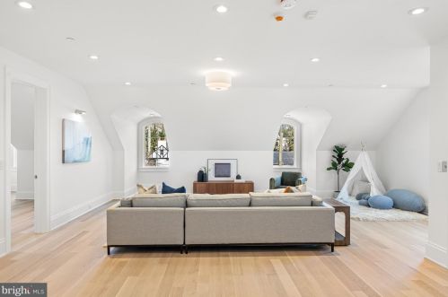 4526 Hawthorne St, Washington DC 20016-3570 exterior